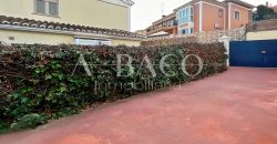 Encanto Mediterráneo en Viña Málaga – Torre del Mar: Vivienda Adosada de 3 Plantas con Jardín y Parking Privado