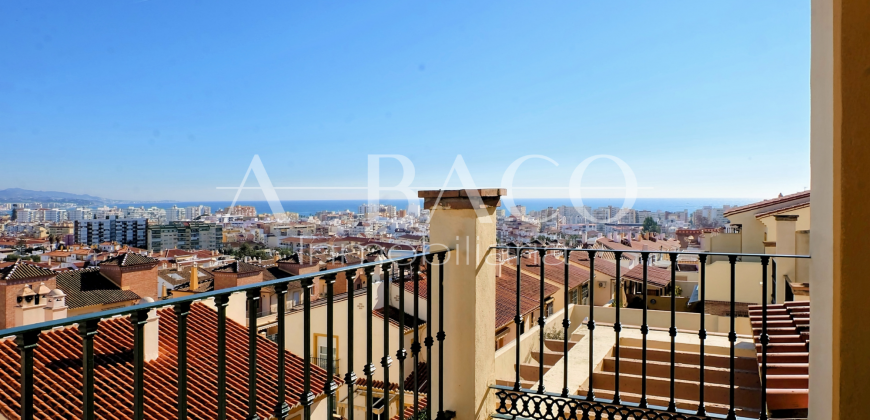 ¡Descubre este Encantador Adosado en Viña Málaga – Torre del Mar con Espacios Versátiles y Comunitarios Exclusivos!